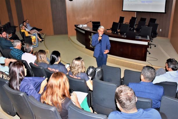 Prefeito de Rosário Oeste e demais prefeitos do Vale do Rio Cuiabá se reúnem na AMM para debater projetos.